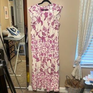 Women's XL NWT Cream Maxi Dress with Pink Floral Print